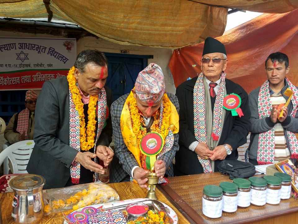 साँसद अधिकारीले भने,‘नयाँ शैक्षिक निति आवश्यक छ‘